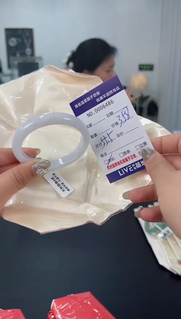 【闪购商品】翡翠手镯未镶嵌天然翡翠A货