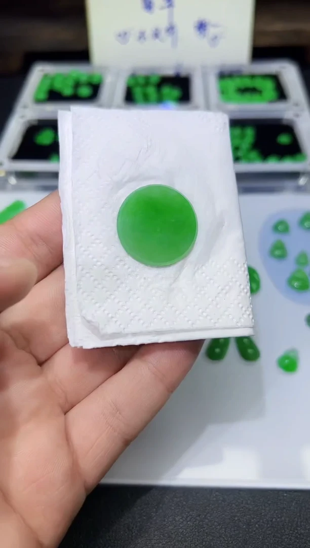 裸石翡翠天然缅甸A货翡翠一件