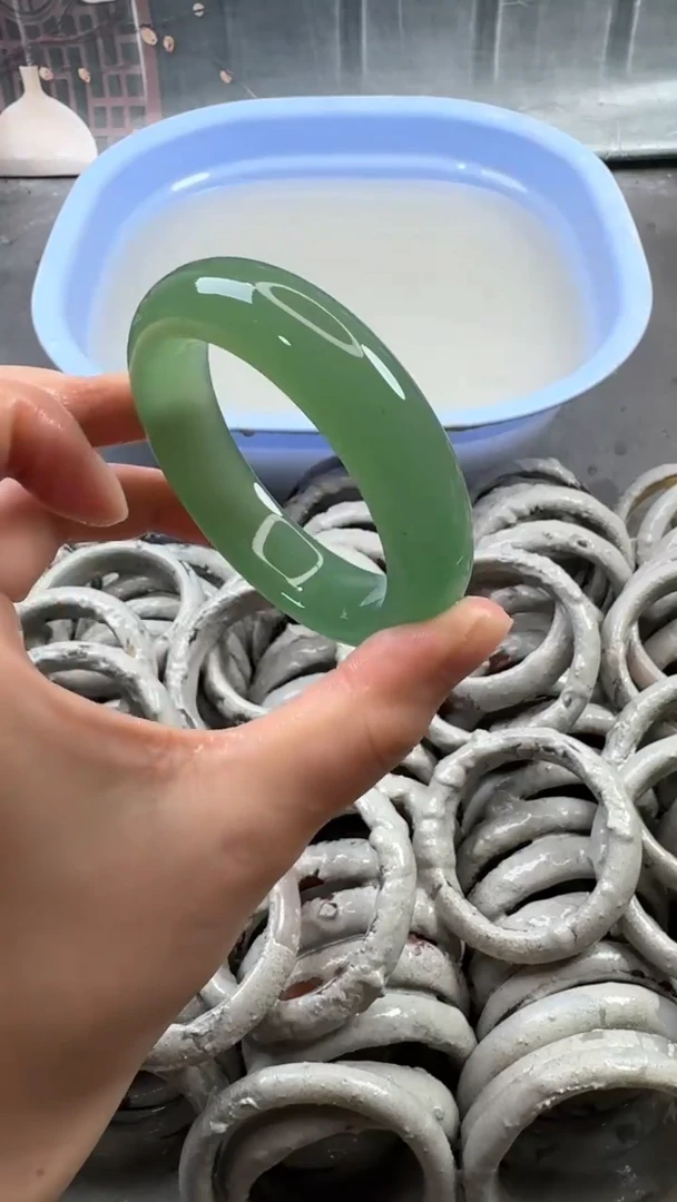 【闪购商品】石英质玉手镯未镶嵌8