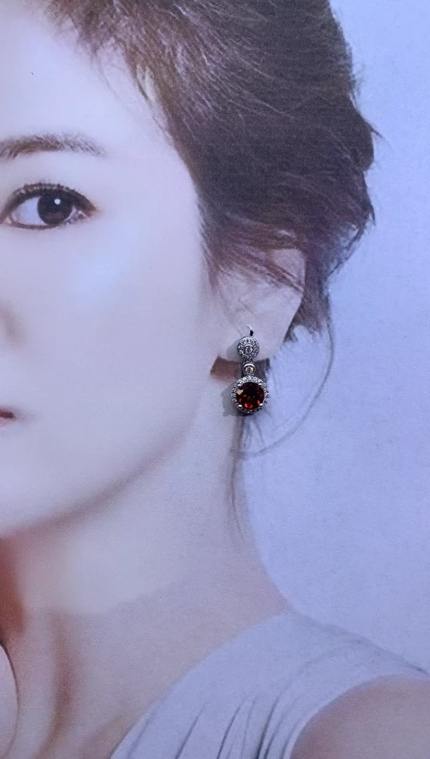 银S925镶嵌耳饰石榴石耳钉一对