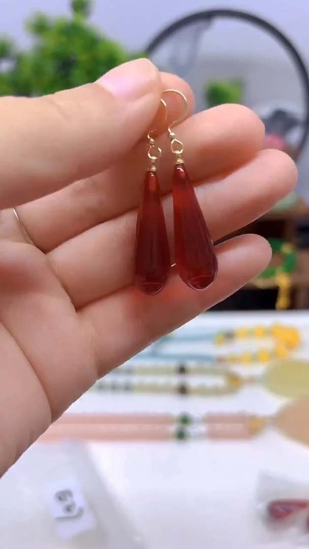 14K金镶嵌血珀耳饰E27