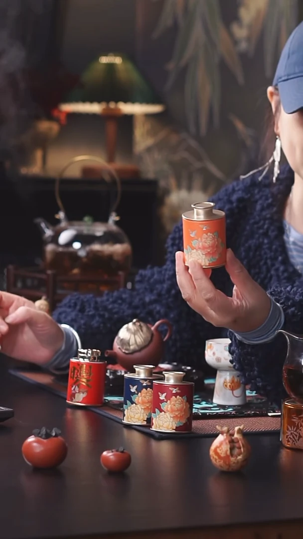 橙色小罐白桃六堡茶