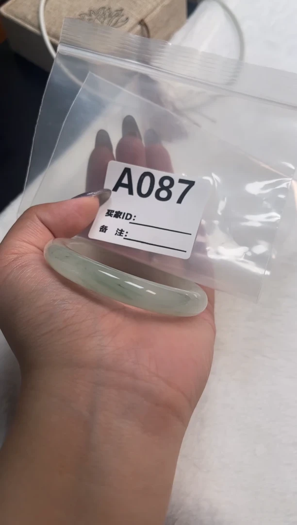 石英质玉（天山翠）手镯未镶嵌A087