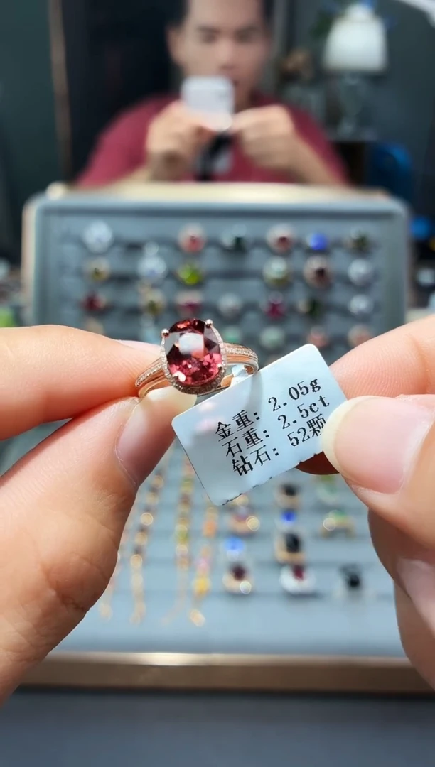 18K金镶嵌戒指碧玺2.5..