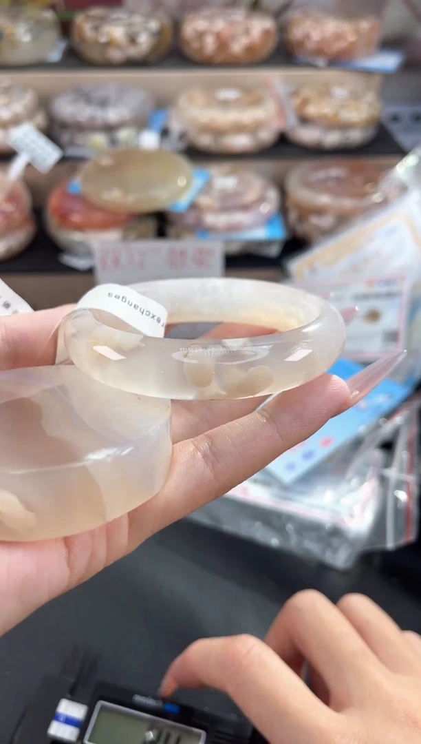 未镶嵌手镯石英质玉56