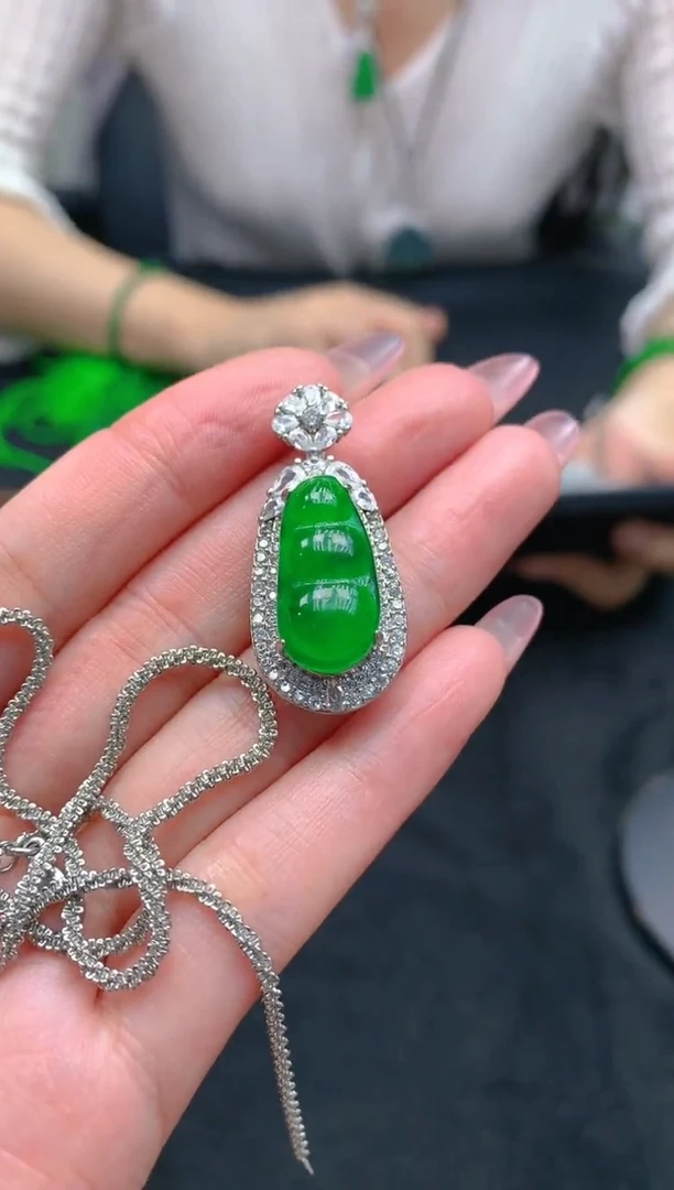 翡翠未镶嵌颈饰天然A货翡翠