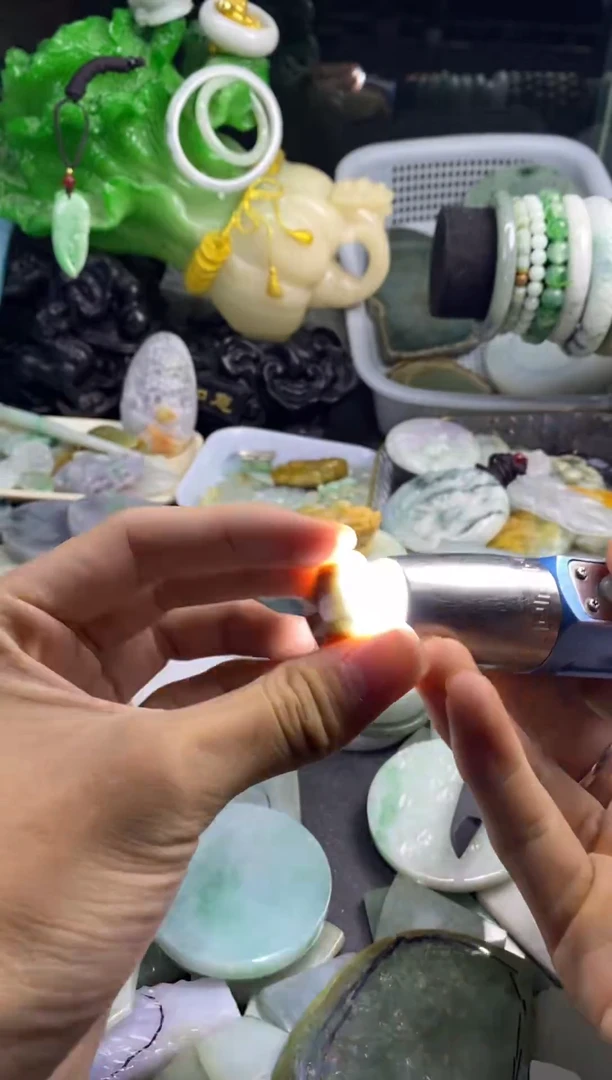 散珠翡翠A货翡翠