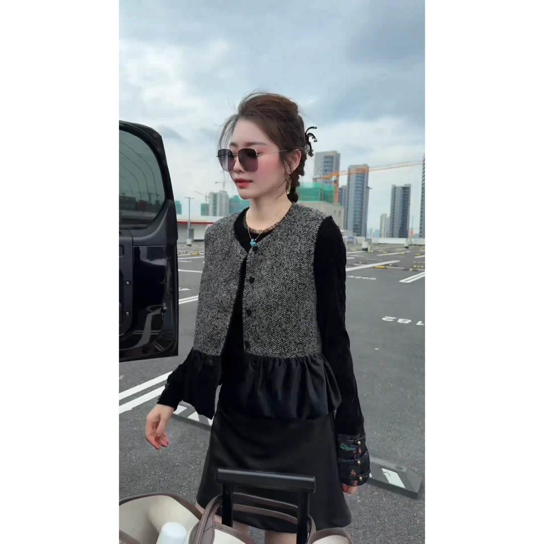 2025新中式国风改良丝绒拼接马甲女式早秋小香风圆领无袖坎肩外套