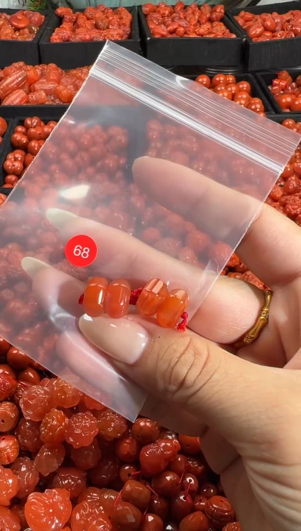 颈饰未镶嵌南红玛瑙1