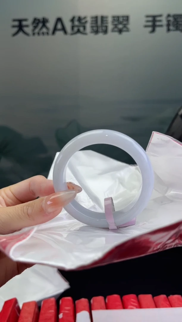 翡翠手镯未镶嵌翡翠手镯