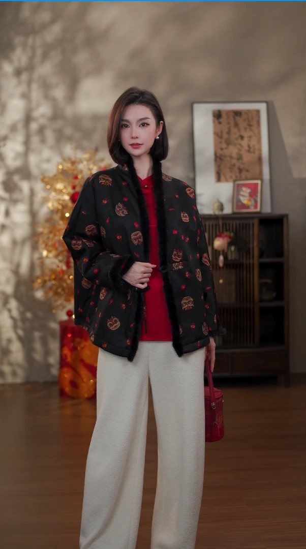 GONG QUE【醒狮】新中式秋冬款桑蚕丝夹棉拼貂毛长袖外套 242583