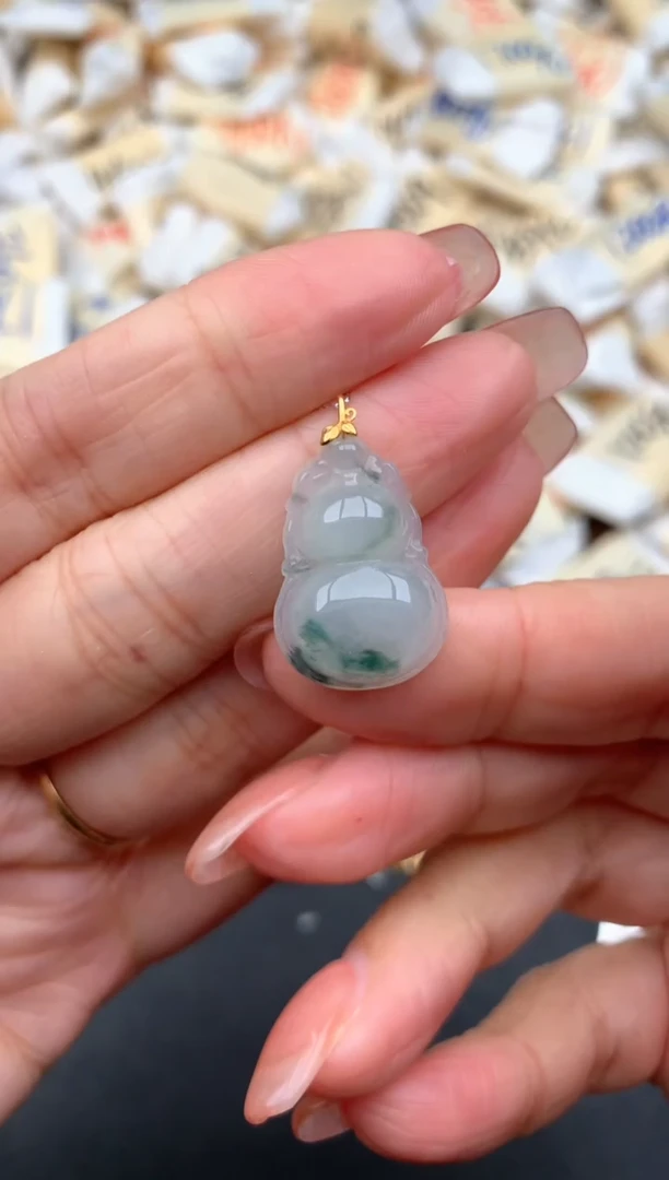 18K金镶嵌挂件翡翠一