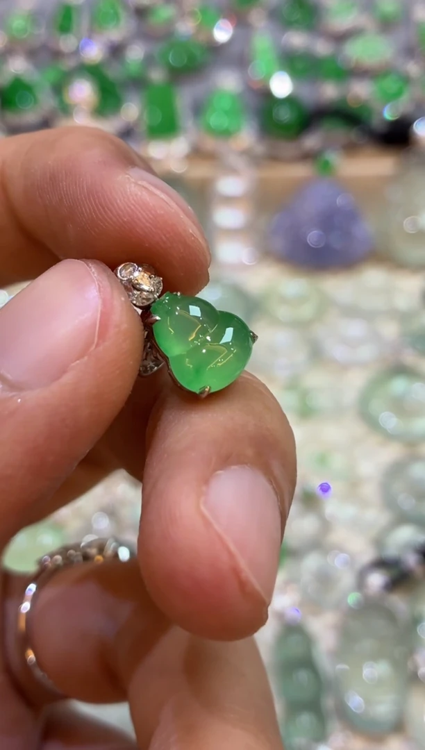 吊坠(不含链)18K金镶嵌翡翠葫芦