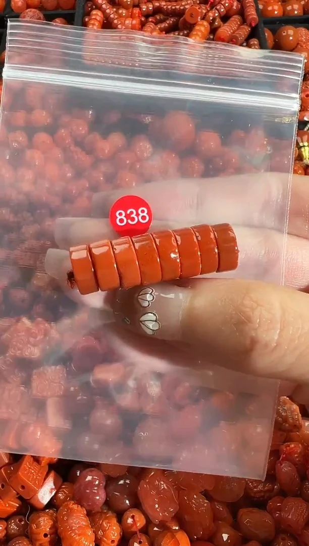 颈饰未镶嵌南红玛瑙1