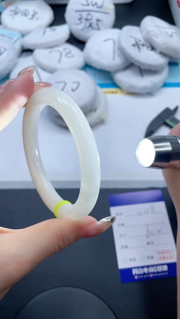 和田玉手镯未镶嵌4V108-61