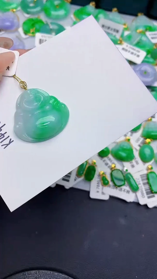 颈饰18K金镶嵌翡翠缅甸天然翡翠A货