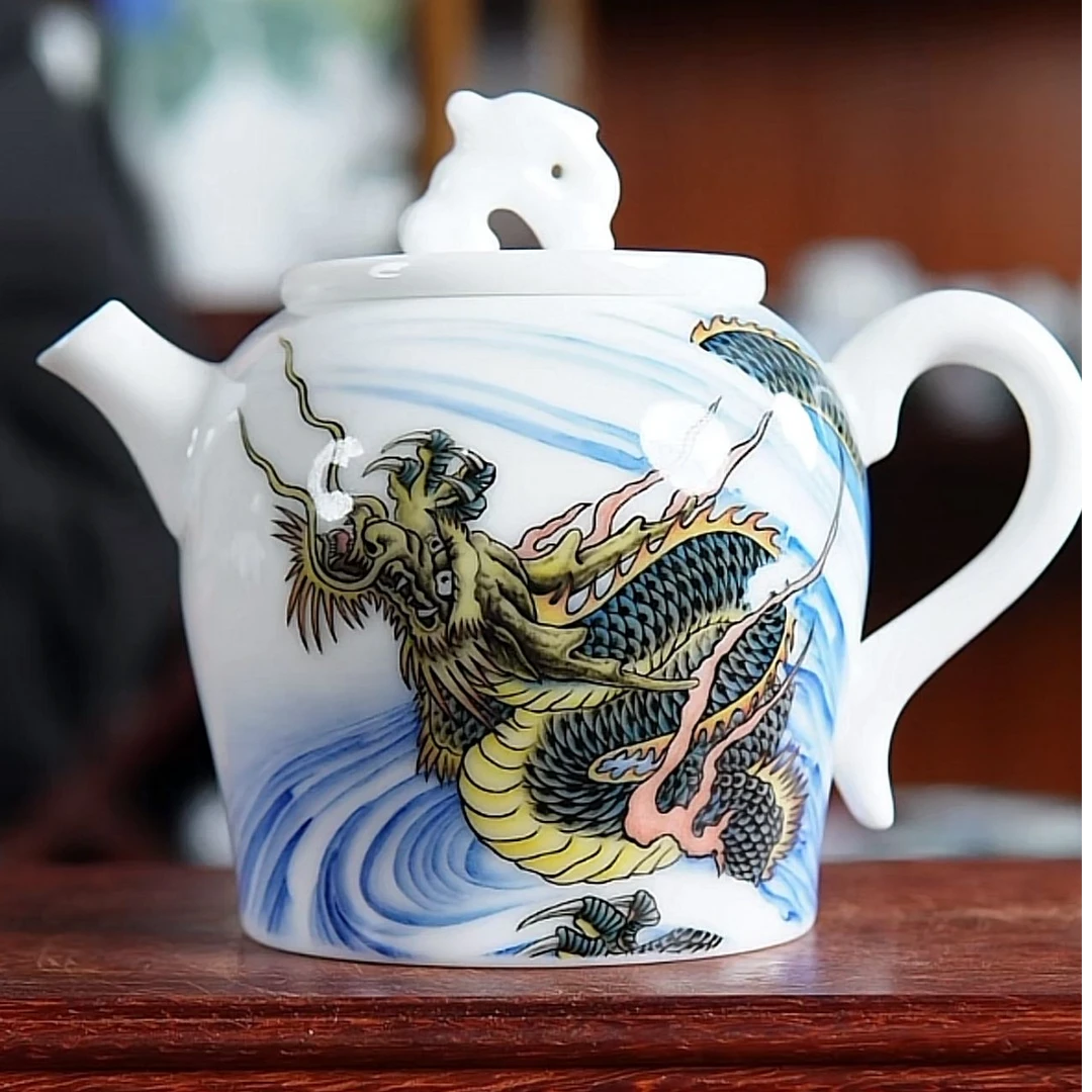 釉下五彩龙吟茶壶