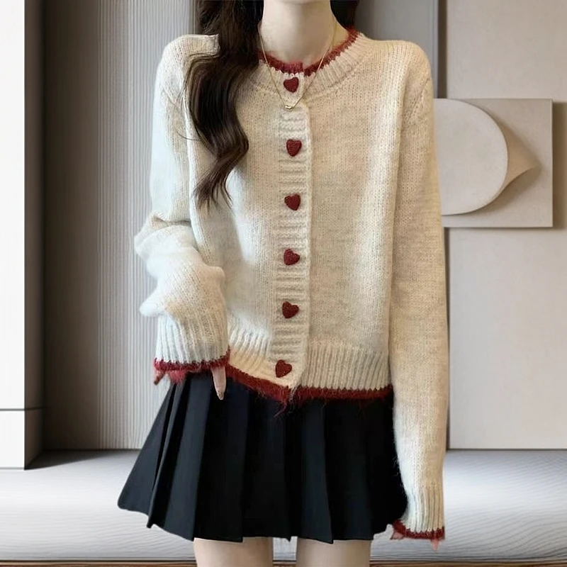 爱心扣圆领针织开衫小香风慵懒风温柔设计感时尚气质百搭外套女