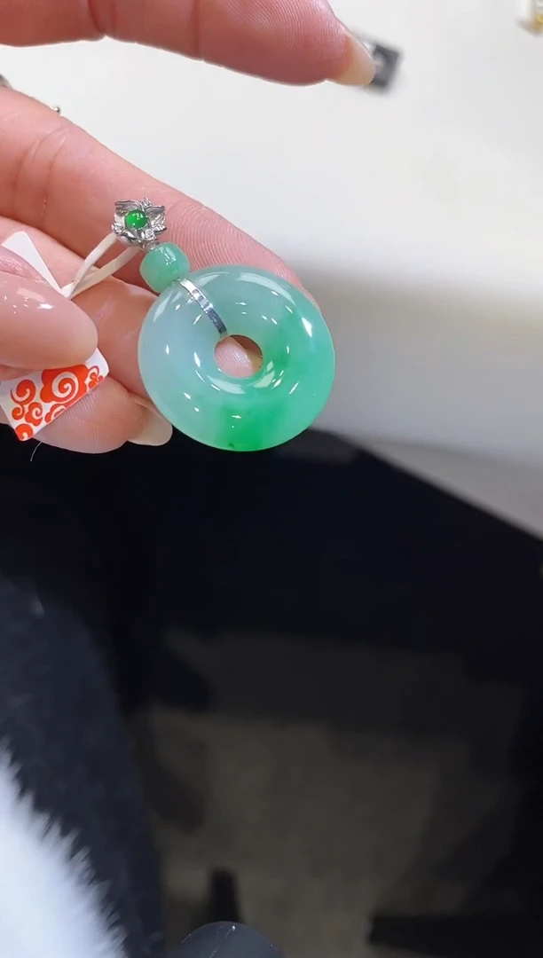 吊坠(不含链)18K金镶嵌翡翠甜甜圈