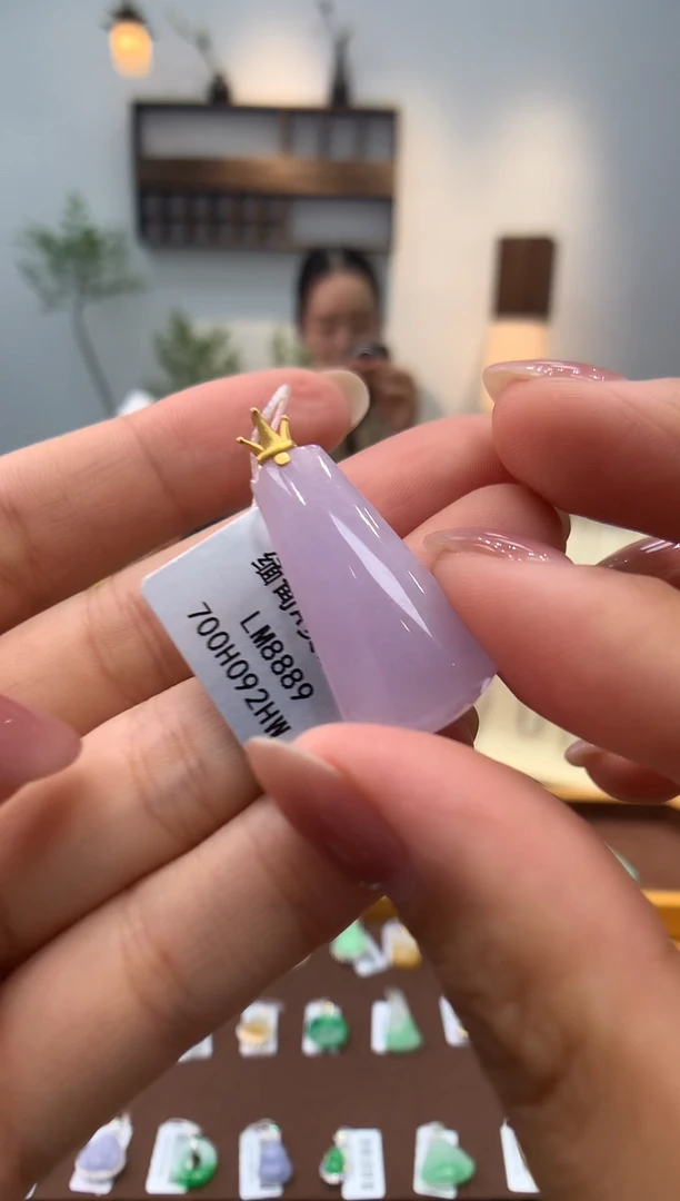 颈饰18K金镶嵌翡翠无事牌