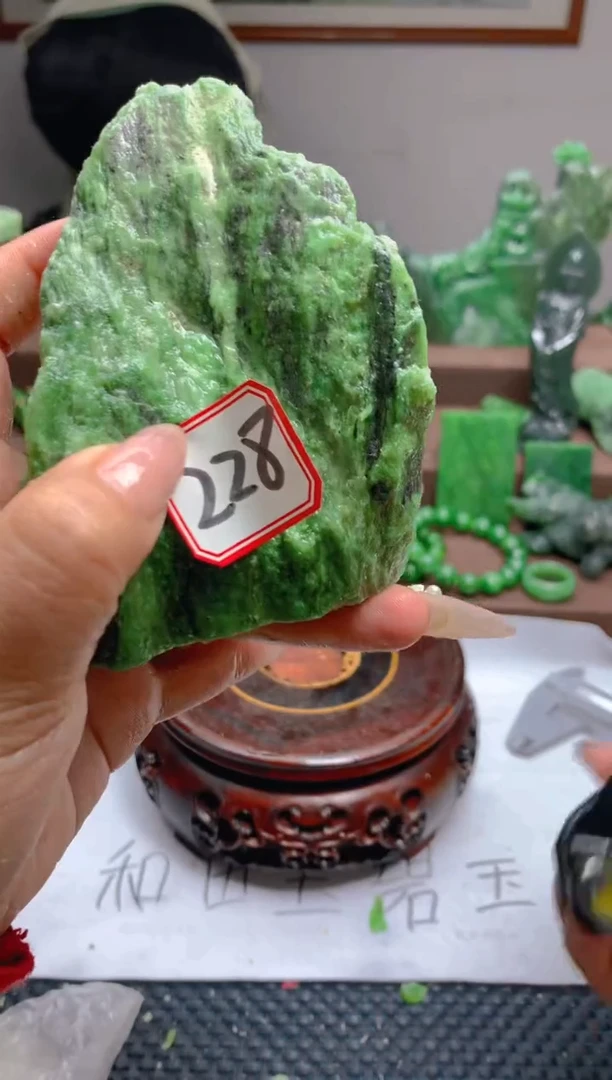 和田玉（碧玉）未镶嵌珠宝半成品228
