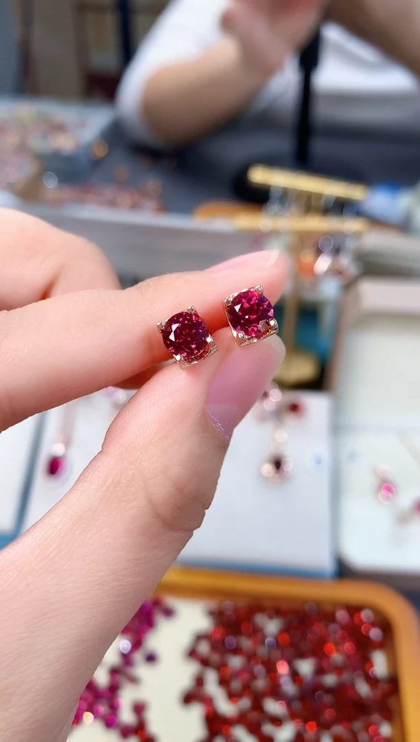 【闪购商品】石榴石耳钉银S925镶嵌天然镁铝