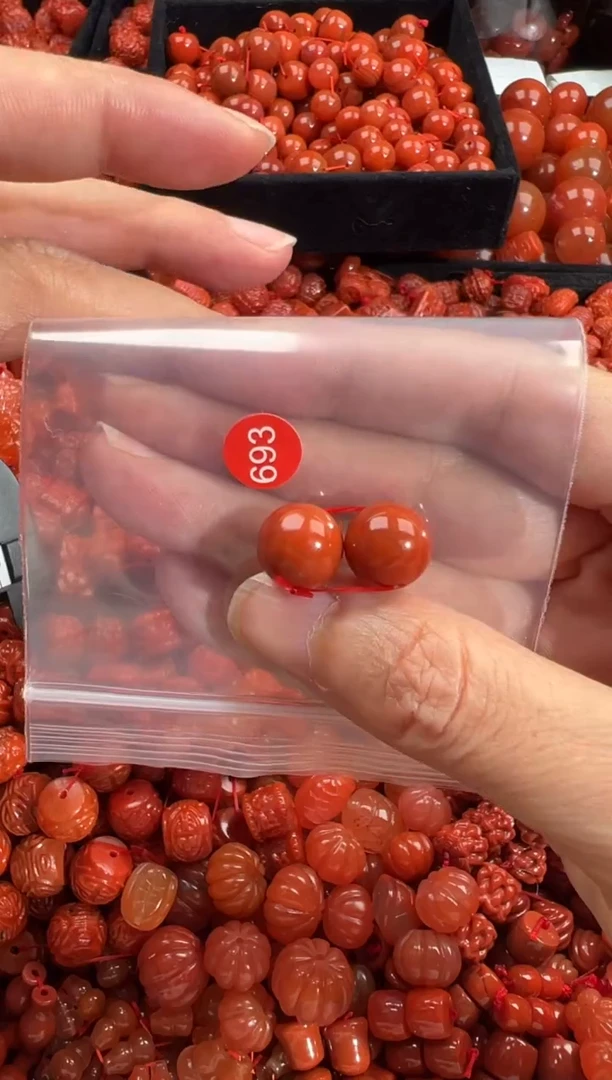 南红玛瑙未镶嵌颈饰1