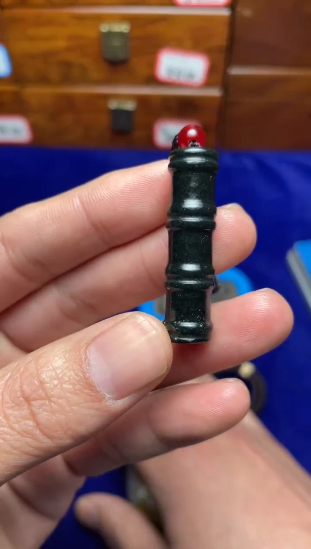 未镶嵌和田玉挂件送****花和田玉