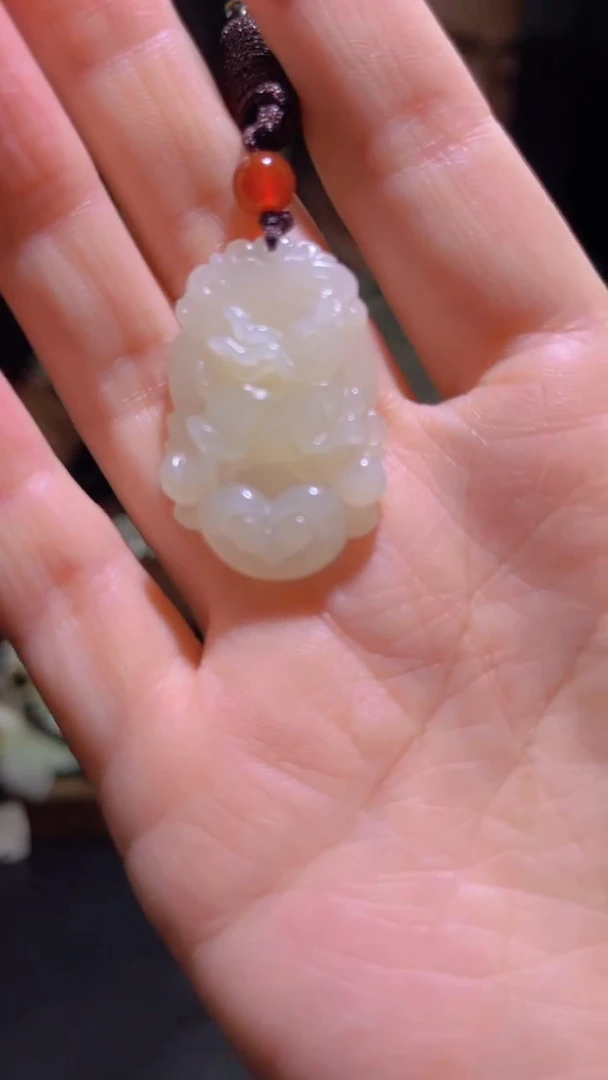 和田玉未镶嵌颈饰`