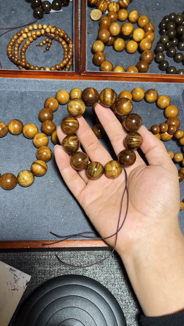 金丝楠手串/手链蜡****。2.0药香深色老料闪电水波纹98