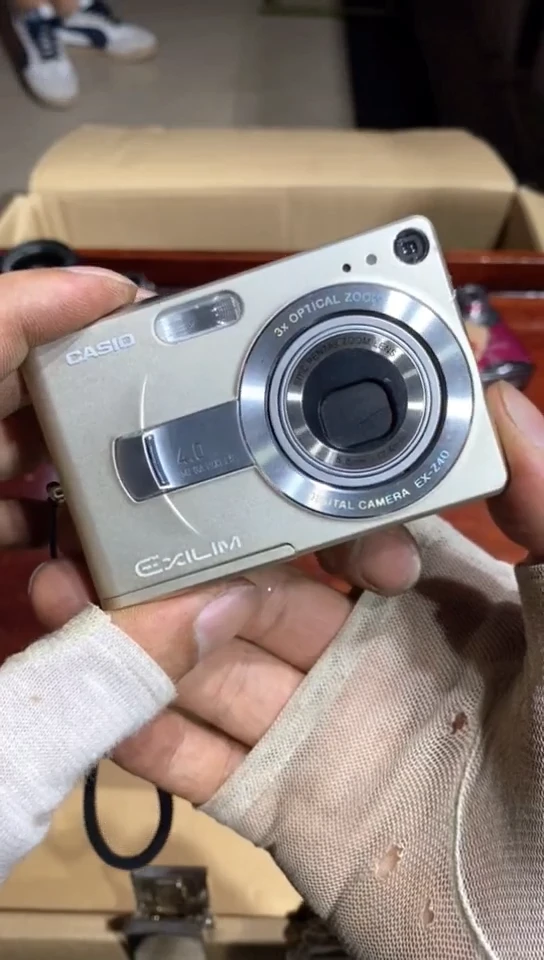 8新e***n.195中古商品，瑕疵品，不保好坏。