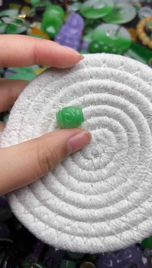 颈饰未镶嵌翡翠缅甸翡翠吊坠