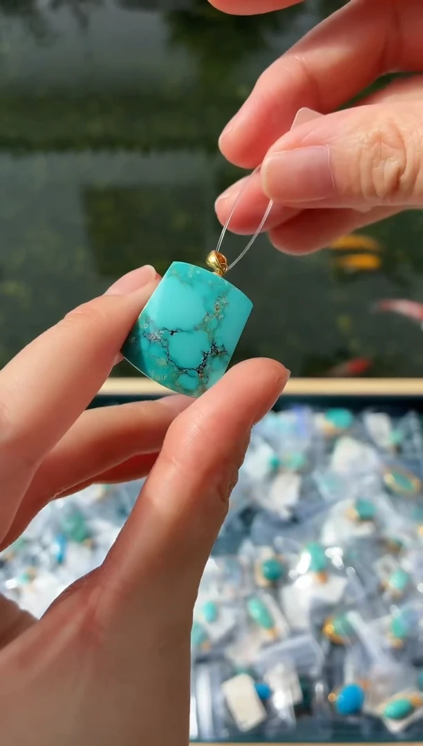 18K金镶嵌绿松石吊坠(不含链)1