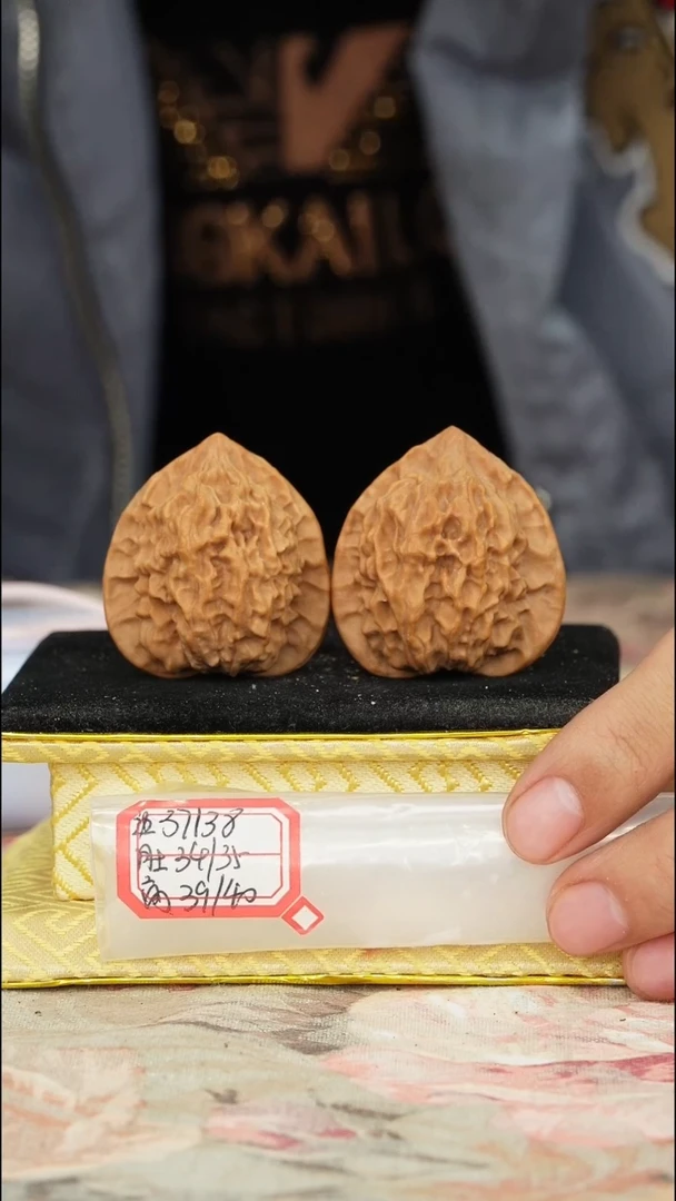【闪购商品】文玩核桃把件桃心官帽