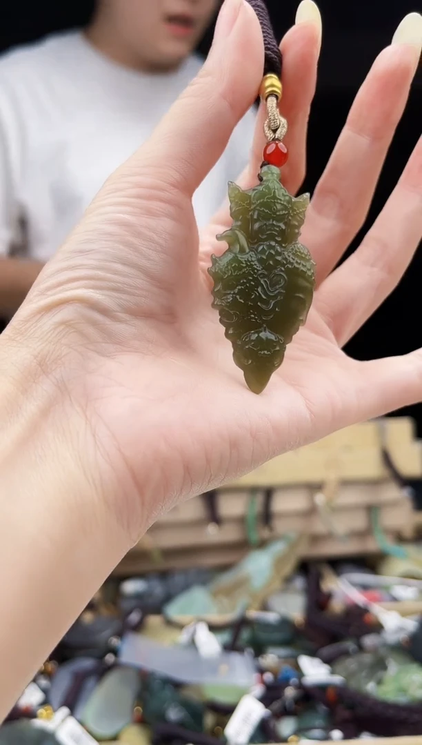 颈饰未镶嵌和田玉1
