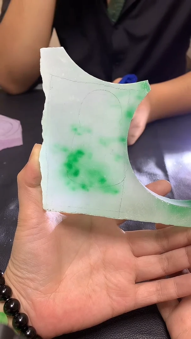 玉冰飘绿花边角毛坯