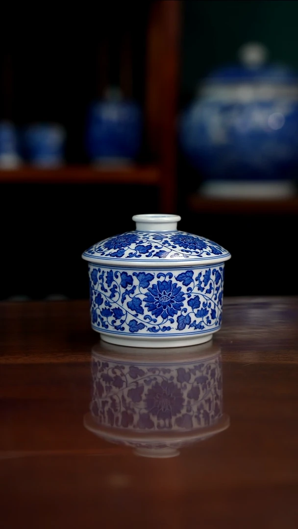 晓月窑青花缠枝茶叶罐