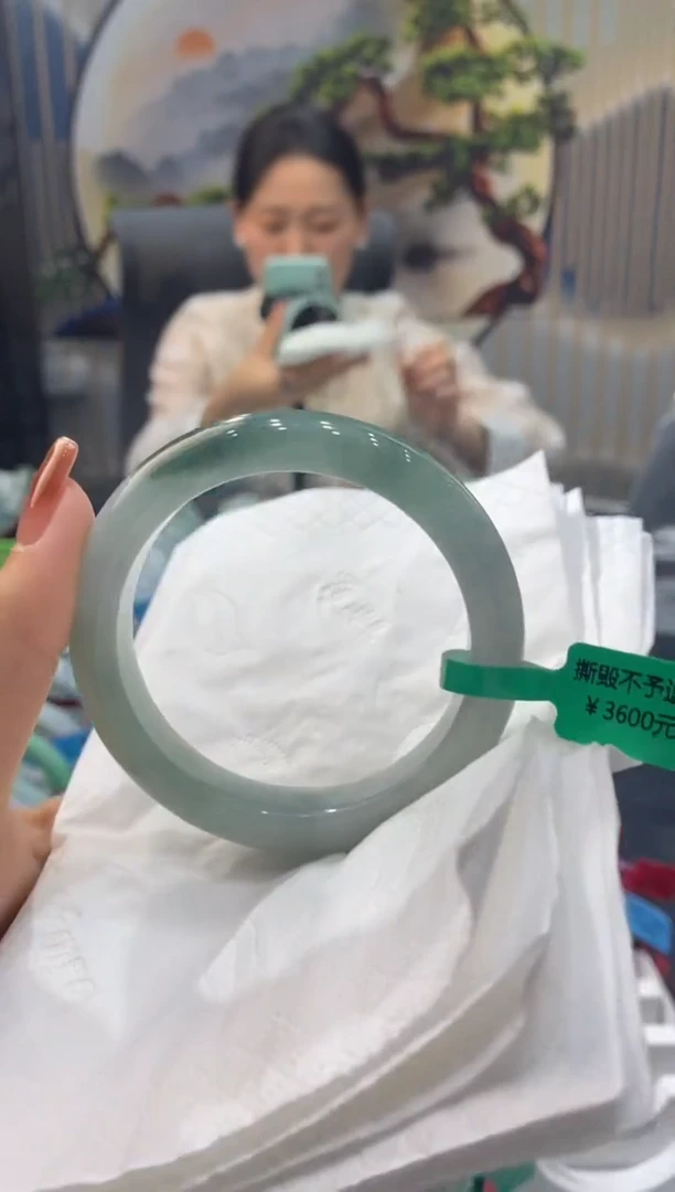 【闪购商品】翡翠手镯未镶嵌00007818