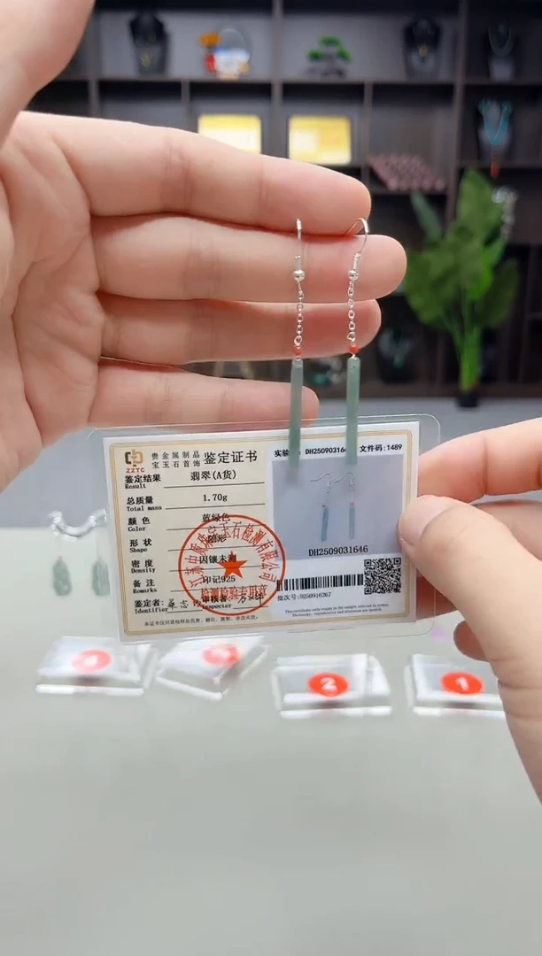 银S925镶嵌翡翠耳饰320000