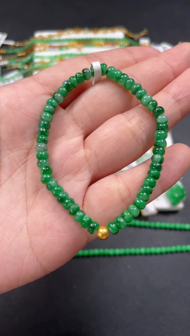 翡翠足金镶嵌套链一条 P513