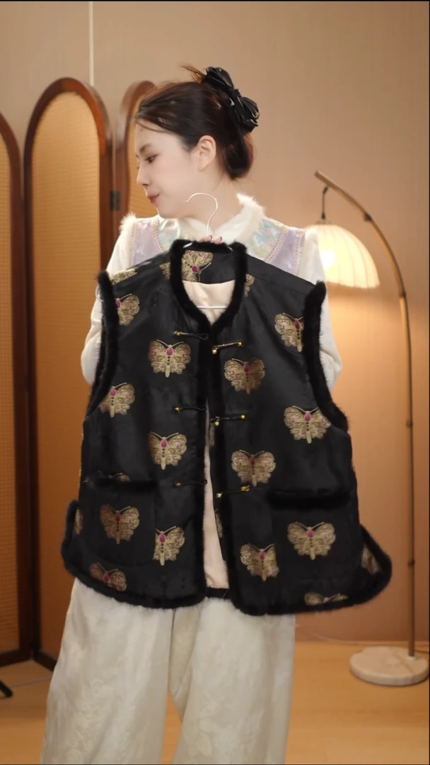 三粒扣黑金蝴蝶夹棉马甲