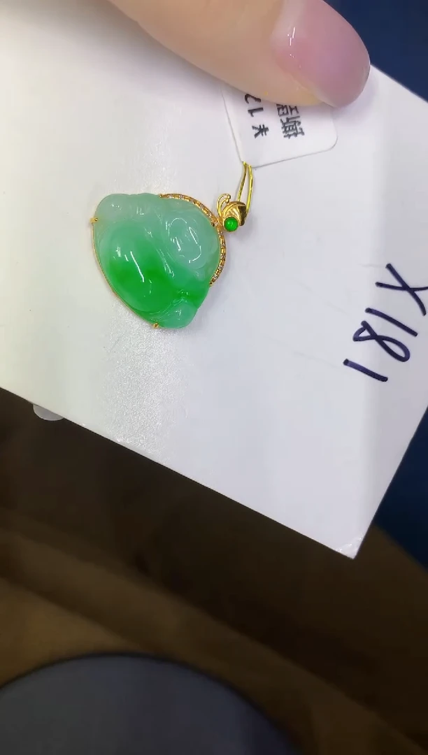颈饰18K金镶嵌翡翠缅甸天然翡翠A货