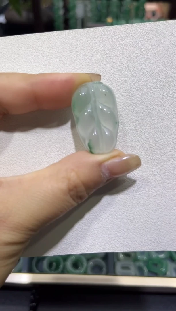 未镶嵌叶子石英质玉叶子