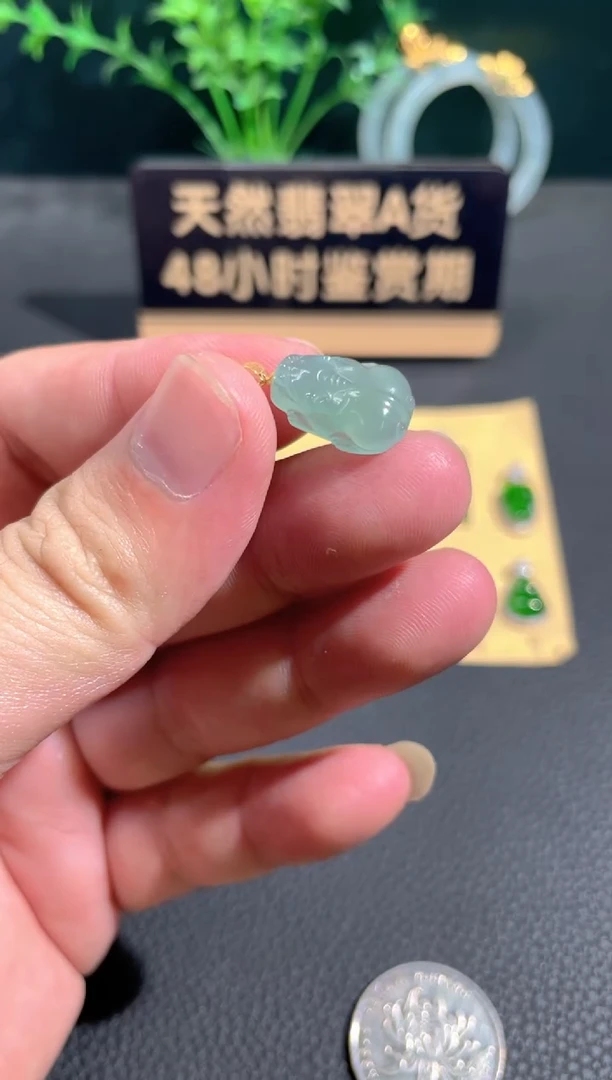 翡翠18K金镶嵌颈饰翡翠