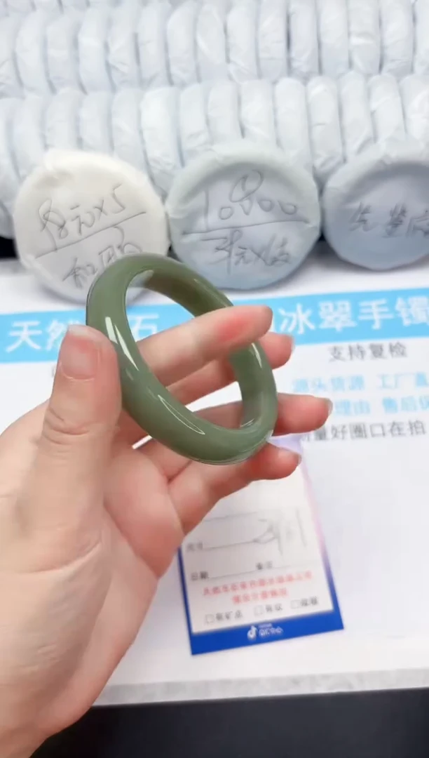 【闪购商品】石英质玉手镯未镶嵌44-58.7