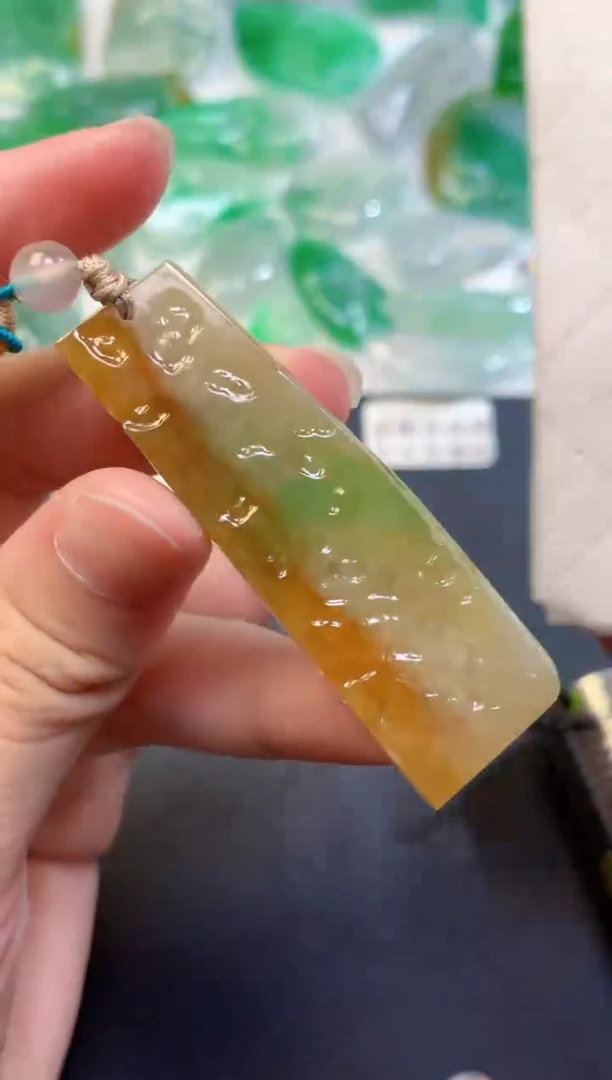 颈饰未镶嵌翡翠