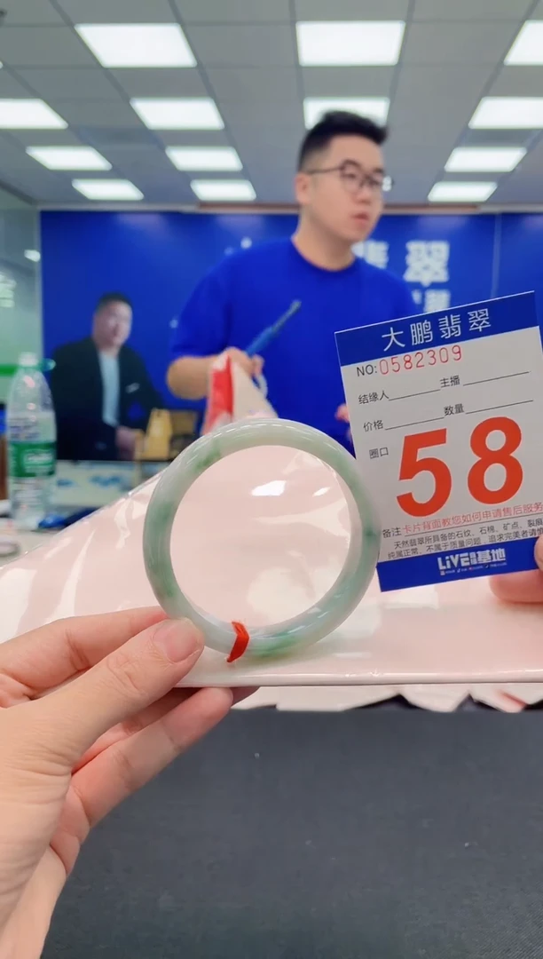 翡翠手镯未镶嵌AAAAAAAAA