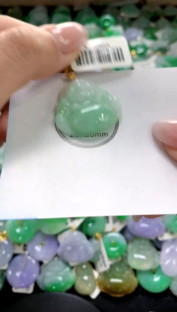 翡翠18K金镶嵌颈饰1111111111111111