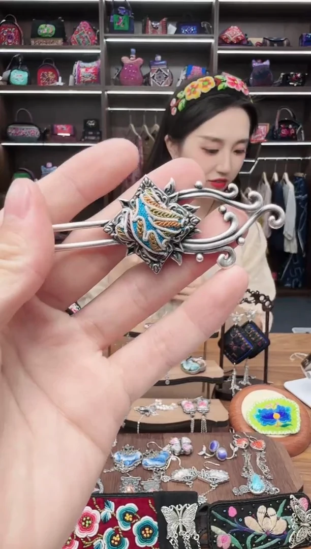 织绣96蒙阿苏苗绣传承旗舰店