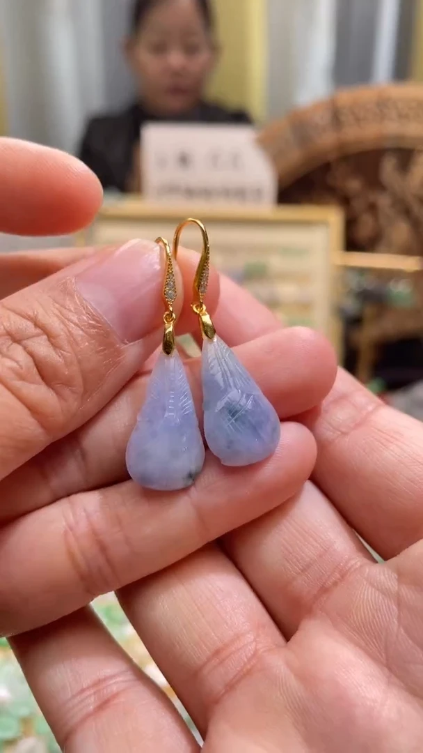 颈饰未镶嵌翡翠羽毛耳钩一对